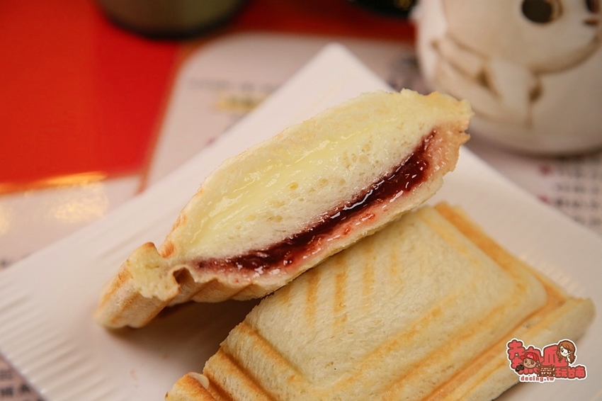 【台南美食】帶毛孩子一起來用餐,給飼主與寵物的友善餐廳:貓午茶 - 熱血玩台南。跳躍新世界