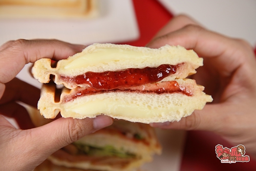 【台南美食】帶毛孩子一起來用餐,給飼主與寵物的友善餐廳:貓午茶 - 熱血玩台南。跳躍新世界