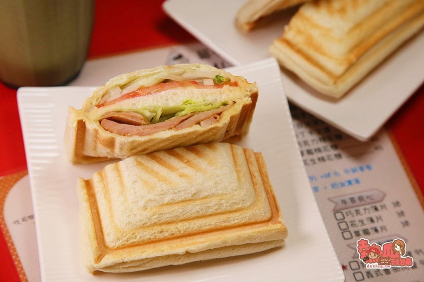 【台南美食】帶毛孩子一起來用餐,給飼主與寵物的友善餐廳:貓午茶 - 熱血玩台南。跳躍新世界