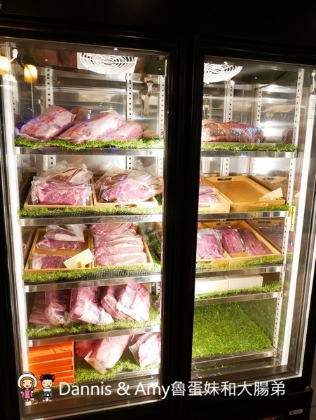 《新竹牛排美食》牛庫炭烤冷藏熟成牛排(義大利麵.燉飯)。IG打卡月亮花牆。比臉大的戰斧牛排。愛吃肉肉朋友們的首選︱(影片) 《新竹牛排美食》牛庫炭烤冷藏熟成牛排(義大利麵.燉飯)。IG打卡月亮花牆。比臉大的戰斧牛排。愛吃肉肉朋友們的首選︱(影片)