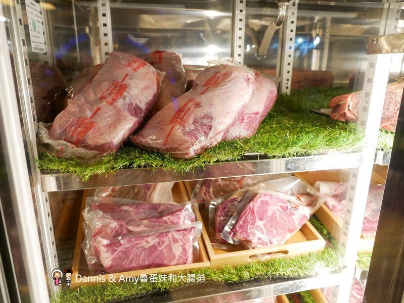 《新竹牛排美食》牛庫炭烤冷藏熟成牛排(義大利麵.燉飯)。IG打卡月亮花牆。比臉大的戰斧牛排。愛吃肉肉朋友們的首選︱(影片) 《新竹牛排美食》牛庫炭烤冷藏熟成牛排(義大利麵.燉飯)。IG打卡月亮花牆。比臉大的戰斧牛排。愛吃肉肉朋友們的首選︱(影片)