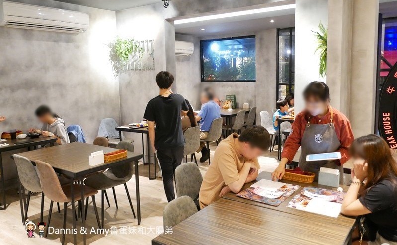 《新竹牛排美食》牛庫炭烤冷藏熟成牛排(義大利麵.燉飯)。IG打卡月亮花牆。比臉大的戰斧牛排。愛吃肉肉朋友們的首選︱(影片) 《新竹牛排美食》牛庫炭烤冷藏熟成牛排(義大利麵.燉飯)。IG打卡月亮花牆。比臉大的戰斧牛排。愛吃肉肉朋友們的首選︱(影片)