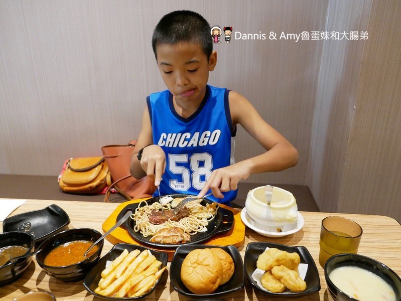 《新竹城隍廟附近吃牛排》金太子平價牛排。超值雙拼選擇更豐富。壽星優惠當月優惠菜單分享︱(影片) 《新竹城隍廟附近吃牛排》金太子平價牛排。超值雙拼選擇更豐富。壽星優惠當月優惠菜單分享︱(影片)