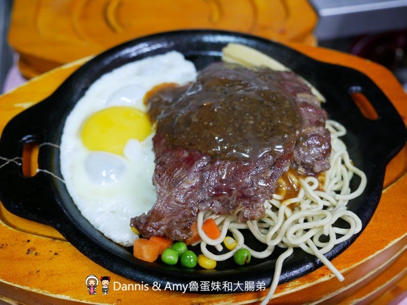 《新竹城隍廟附近吃牛排》金太子平價牛排。超值雙拼選擇更豐富。壽星優惠當月優惠菜單分享︱(影片) 《新竹城隍廟附近吃牛排》金太子平價牛排。超值雙拼選擇更豐富。壽星優惠當月優惠菜單分享︱(影片)