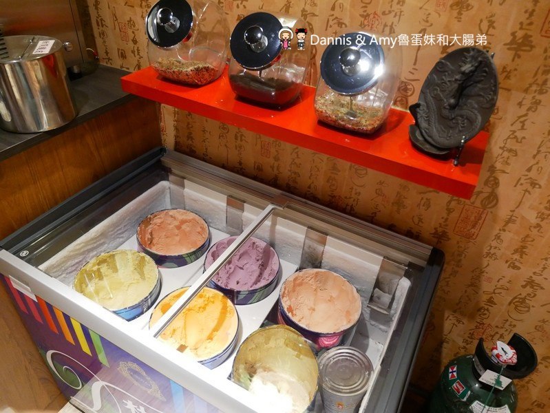 《竹北小火鍋吃吃看》皇心御膳風味鍋物-竹北中正東店。滷肉飯,爆米花,飲料冷飲,霜淇淋,杜老爺無限享用吃到飽。自由配鍋品140元︱（影片）