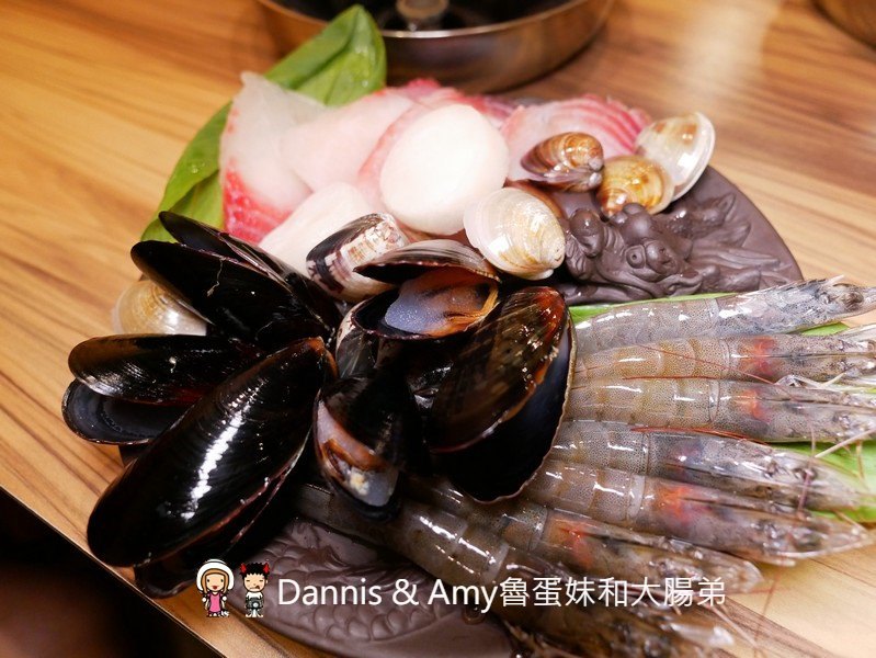 《竹北小火鍋吃吃看》皇心御膳風味鍋物-竹北中正東店。滷肉飯,爆米花,飲料冷飲,霜淇淋,杜老爺無限享用吃到飽。自由配鍋品140元︱（影片）