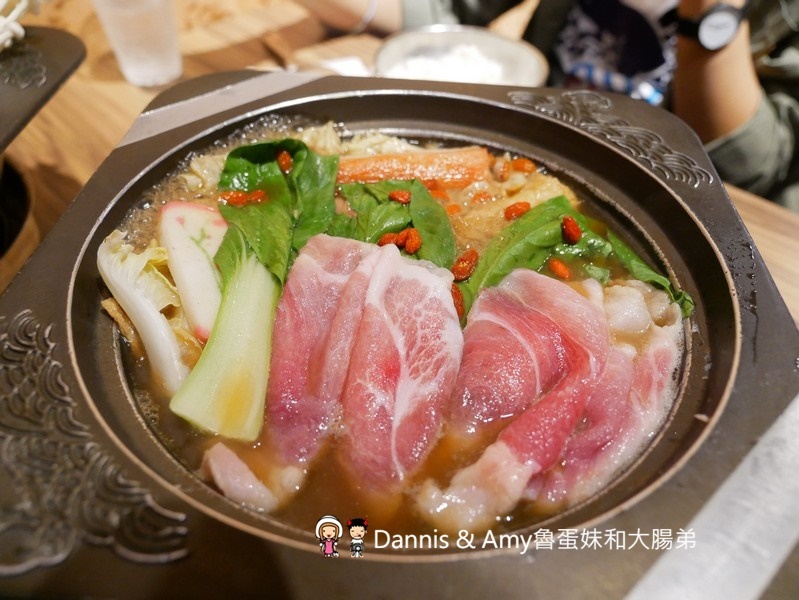 《竹北小火鍋吃吃看》皇心御膳風味鍋物-竹北中正東店。滷肉飯,爆米花,飲料冷飲,霜淇淋,杜老爺無限享用吃到飽。自由配鍋品140元︱（影片）