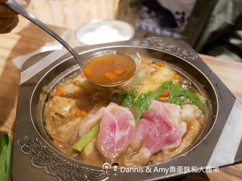 《竹北小火鍋吃吃看》皇心御膳風味鍋物-竹北中正東店。滷肉飯,爆米花,飲料冷飲,霜淇淋,杜老爺無限享用吃到飽。自由配鍋品140元︱（影片）