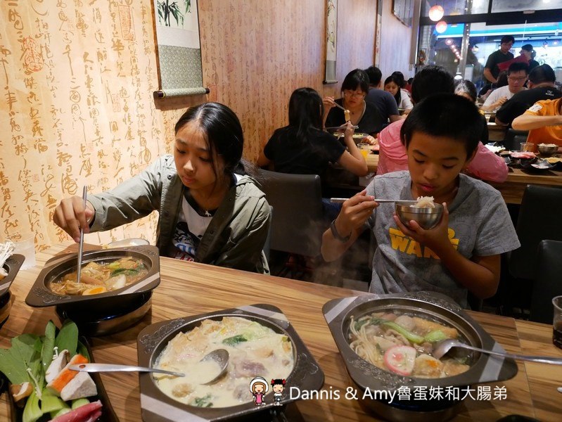 《竹北小火鍋吃吃看》皇心御膳風味鍋物-竹北中正東店。滷肉飯,爆米花,飲料冷飲,霜淇淋,杜老爺無限享用吃到飽。自由配鍋品140元︱（影片）