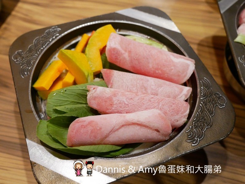 《竹北小火鍋吃吃看》皇心御膳風味鍋物-竹北中正東店。滷肉飯,爆米花,飲料冷飲,霜淇淋,杜老爺無限享用吃到飽。自由配鍋品140元︱（影片）