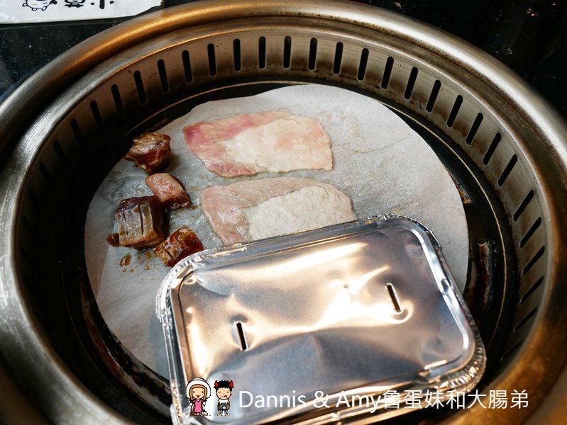 《新竹竹北火鍋吃到飽餐廳》小蒙牛頂級麻辣養生鍋（烤）竹北店 。火烤兩吃還有11月每日限量芋頭牛奶鍋可以嘗鮮。各式肉品海鮮杯裝哈根達斯冰淇淋啤酒隨你點︱（影片）