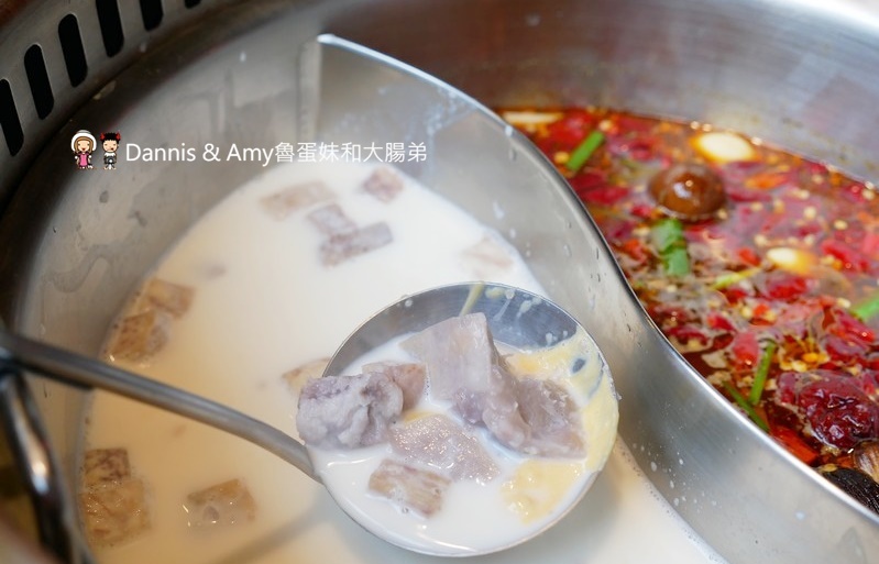 《新竹竹北火鍋吃到飽餐廳》小蒙牛頂級麻辣養生鍋（烤）竹北店 。火烤兩吃還有11月每日限量芋頭牛奶鍋可以嘗鮮。各式肉品海鮮杯裝哈根達斯冰淇淋啤酒隨你點︱（影片）