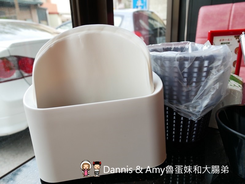 《新竹竹北火鍋吃到飽餐廳》小蒙牛頂級麻辣養生鍋（烤）竹北店 。火烤兩吃還有11月每日限量芋頭牛奶鍋可以嘗鮮。各式肉品海鮮杯裝哈根達斯冰淇淋啤酒隨你點︱（影片）