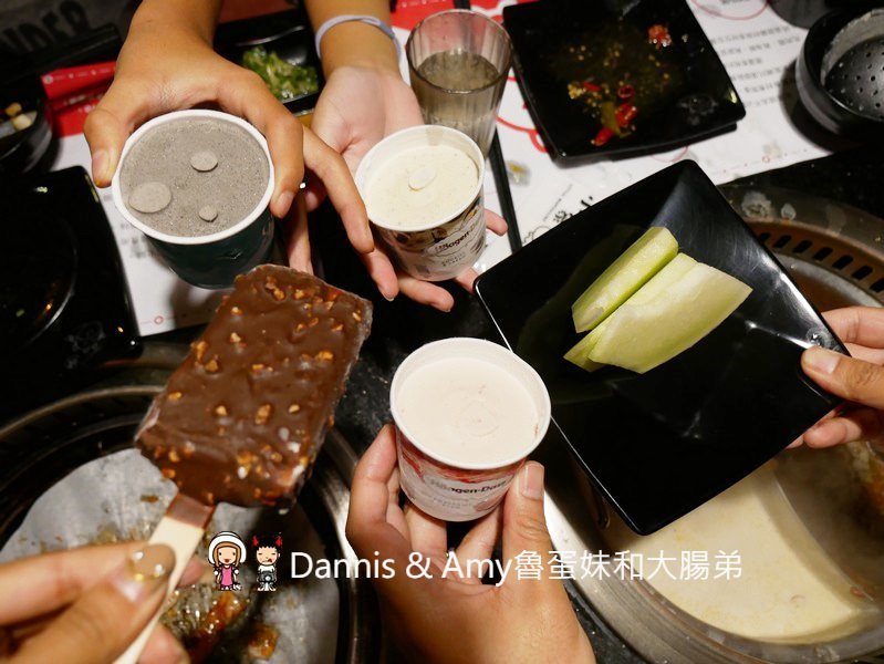 《新竹竹北火鍋吃到飽餐廳》小蒙牛頂級麻辣養生鍋（烤）竹北店 。火烤兩吃還有11月每日限量芋頭牛奶鍋可以嘗鮮。各式肉品海鮮杯裝哈根達斯冰淇淋啤酒隨你點︱（影片）