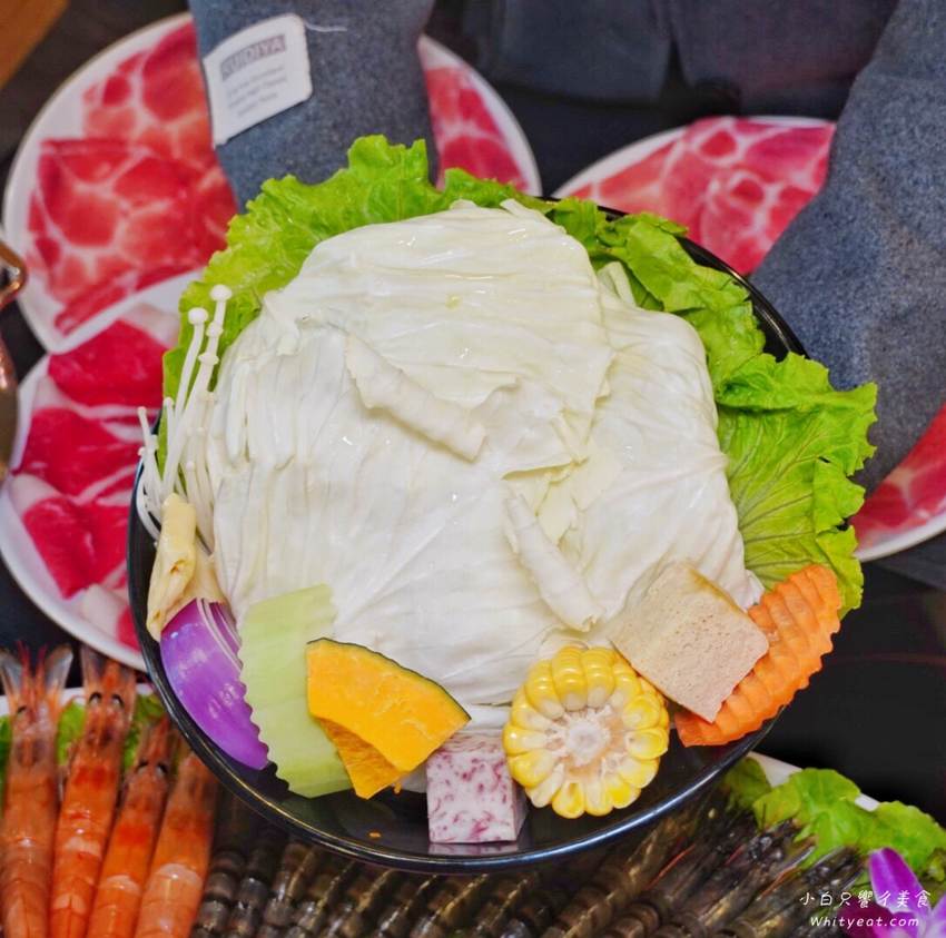高雄火鍋【舞古賀鍋物專門店 -天祥店】痛風蝦爆海陸套餐好浮誇！菜盤還能換肉盤好佛心 高雄美食l高雄聚餐 | 小白只饗ㄔ美食