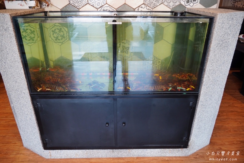 高雄火鍋【舞古賀鍋物專門店 -天祥店】痛風蝦爆海陸套餐好浮誇！菜盤還能換肉盤好佛心 高雄美食l高雄聚餐 | 小白只饗ㄔ美食