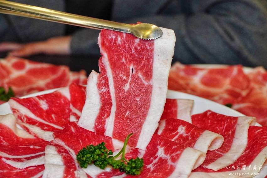 高雄火鍋【舞古賀鍋物專門店 -天祥店】痛風蝦爆海陸套餐好浮誇！菜盤還能換肉盤好佛心 高雄美食l高雄聚餐 | 小白只饗ㄔ美食