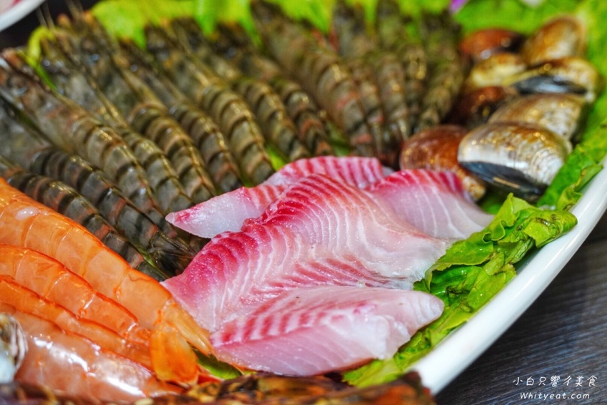 高雄火鍋【舞古賀鍋物專門店 -天祥店】痛風蝦爆海陸套餐好浮誇！菜盤還能換肉盤好佛心 高雄美食l高雄聚餐 | 小白只饗ㄔ美食