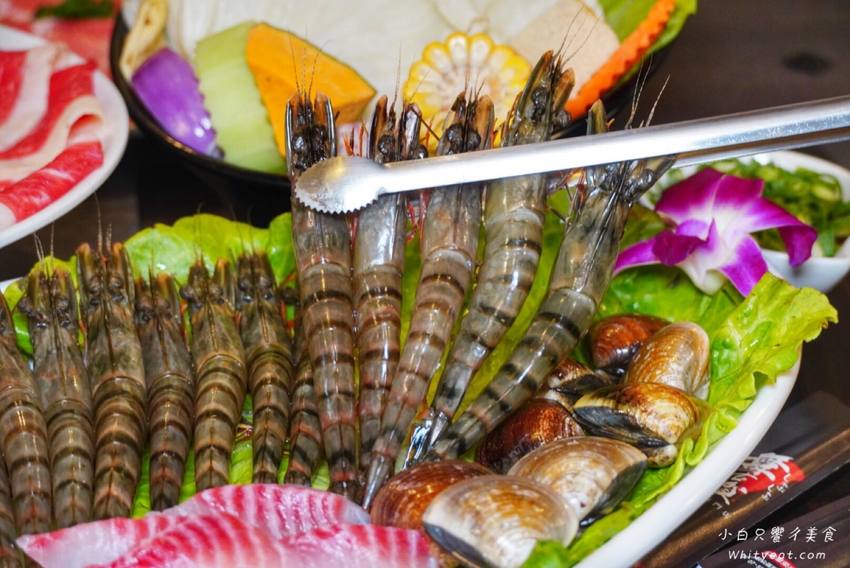 高雄火鍋【舞古賀鍋物專門店 -天祥店】痛風蝦爆海陸套餐好浮誇！菜盤還能換肉盤好佛心 高雄美食l高雄聚餐 | 小白只饗ㄔ美食