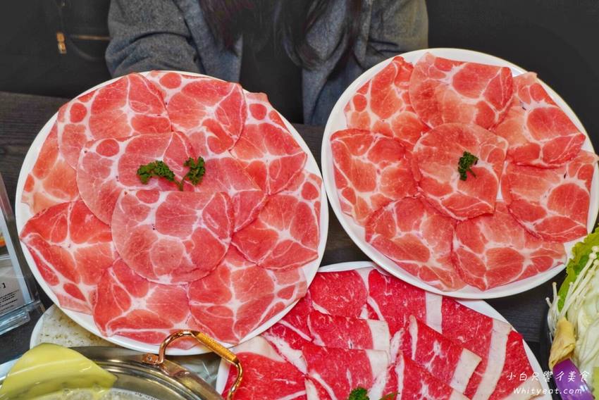 高雄火鍋【舞古賀鍋物專門店 -天祥店】痛風蝦爆海陸套餐好浮誇！菜盤還能換肉盤好佛心 高雄美食l高雄聚餐 | 小白只饗ㄔ美食