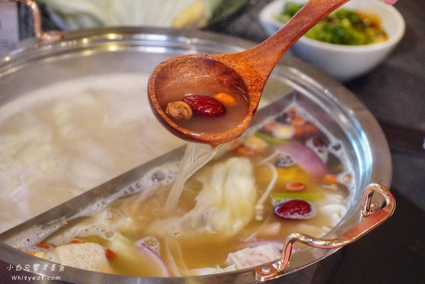 高雄火鍋【舞古賀鍋物專門店 -天祥店】痛風蝦爆海陸套餐好浮誇！菜盤還能換肉盤好佛心 高雄美食l高雄聚餐 | 小白只饗ㄔ美食