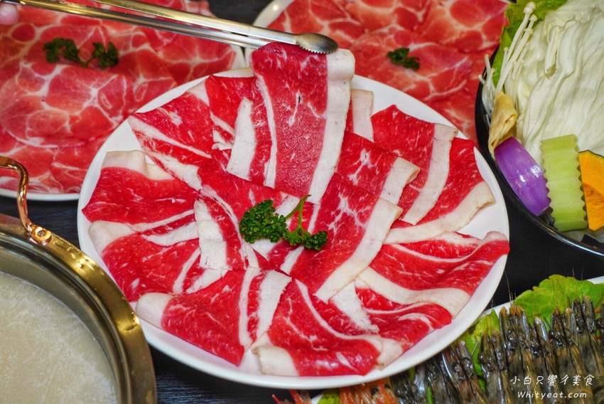 高雄火鍋【舞古賀鍋物專門店 -天祥店】痛風蝦爆海陸套餐好浮誇！菜盤還能換肉盤好佛心 高雄美食l高雄聚餐 | 小白只饗ㄔ美食