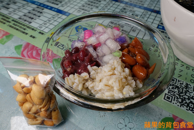 [食記] 新竹北區-慧心冰店 城隍廟必吃美食 紅豆芋頭花生綿綿桑桑 滑嫩杏仁豆腐 料多多燒仙草 冬天來碗紅豆牛奶冰好料加滿