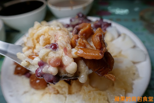 [食記] 新竹北區-慧心冰店 城隍廟必吃美食 紅豆芋頭花生綿綿桑桑 滑嫩杏仁豆腐 料多多燒仙草 冬天來碗紅豆牛奶冰好料加滿