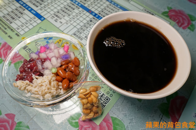 [食記] 新竹北區-慧心冰店 城隍廟必吃美食 紅豆芋頭花生綿綿桑桑 滑嫩杏仁豆腐 料多多燒仙草 冬天來碗紅豆牛奶冰好料加滿