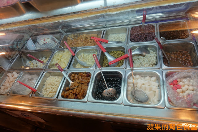 [食記] 新竹北區-慧心冰店 城隍廟必吃美食 紅豆芋頭花生綿綿桑桑 滑嫩杏仁豆腐 料多多燒仙草 冬天來碗紅豆牛奶冰好料加滿
