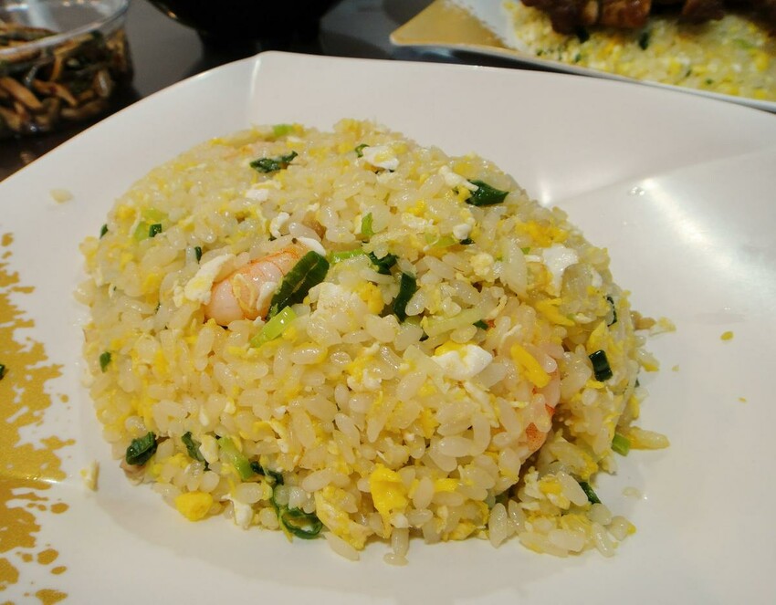 【美食】「菱東方」排骨蛋炒飯、紅油皮蛋麵、紅油抄手,中和炒飯