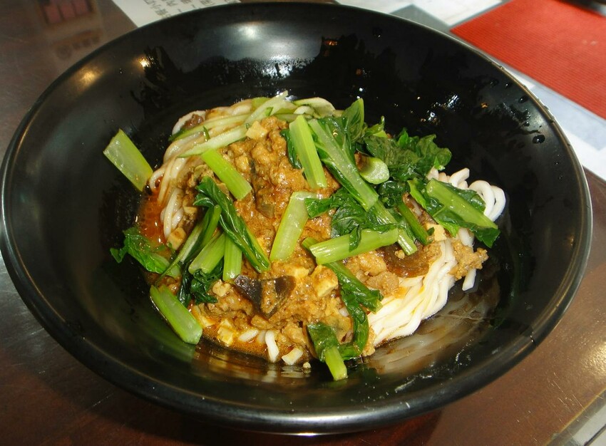 【美食】「菱東方」排骨蛋炒飯、紅油皮蛋麵、紅油抄手,中和炒飯