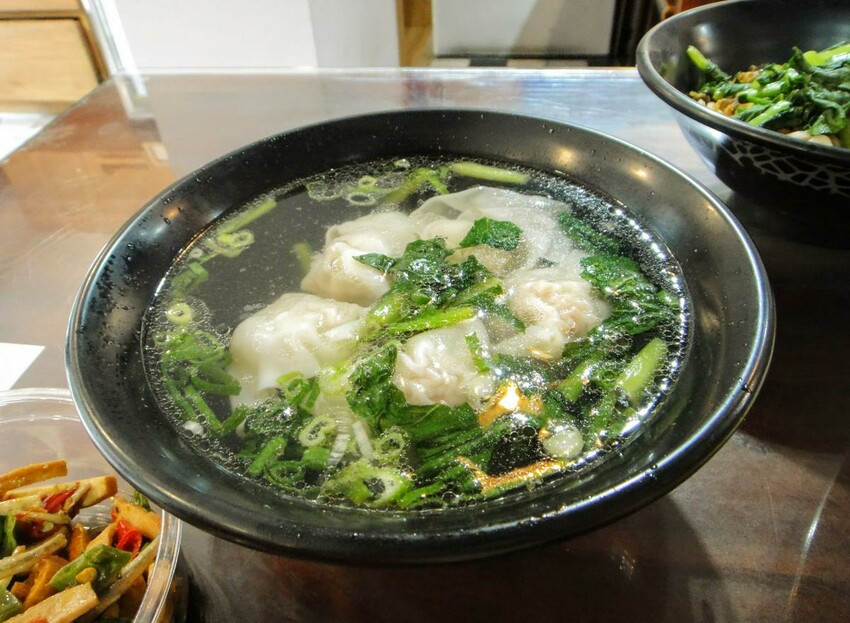 【美食】「菱東方」排骨蛋炒飯、紅油皮蛋麵、紅油抄手,中和炒飯