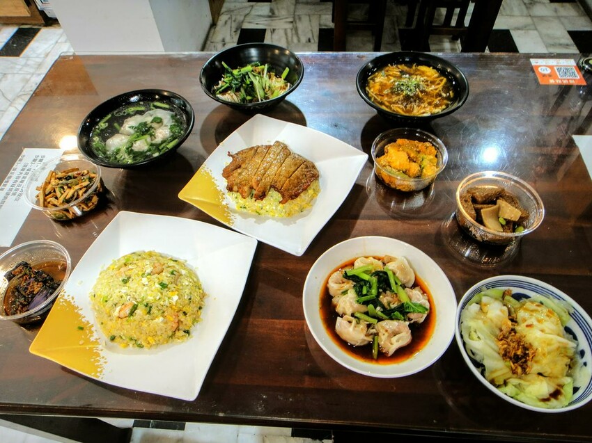 【美食】「菱東方」排骨蛋炒飯、紅油皮蛋麵、紅油抄手,中和炒飯