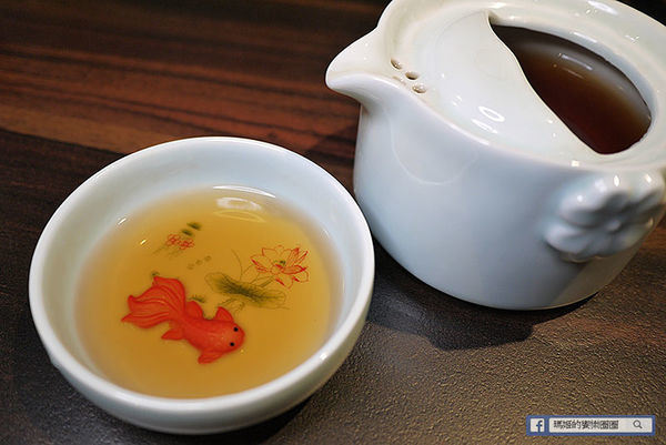 基隆火鍋【海棠春食膳鍋物】基隆麻辣鍋新開幕/老火湯&溫麻辣帶來新食感