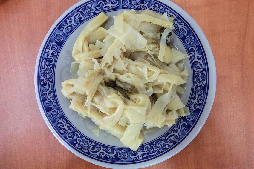 吃。嘉義市|東區。「民主火雞肉飯」榮獲嘉義火雞肉節特優獎第一名,備有停車場顧客絡繹不絕火雞肉專門店「