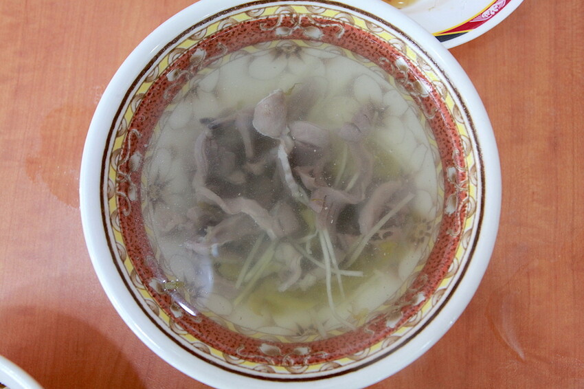 吃。嘉義市|東區。「民主火雞肉飯」榮獲嘉義火雞肉節特優獎第一名,備有停車場顧客絡繹不絕火雞肉專門店「