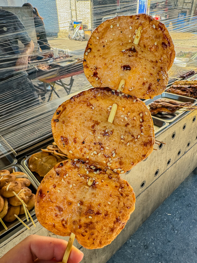 翹屁股燒烤傳承二代的高雄人氣美食，必備烤肉醬等你來品嚐。