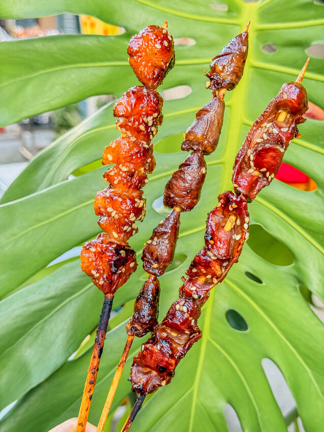 翹屁股燒烤傳承二代的高雄人氣美食，必備烤肉醬等你來品嚐。