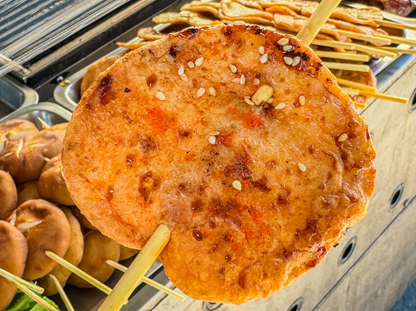 翹屁股燒烤傳承二代的高雄人氣美食，必備烤肉醬等你來品嚐。