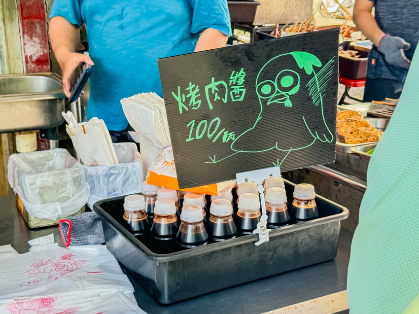 翹屁股燒烤傳承二代的高雄人氣美食，必備烤肉醬等你來品嚐。