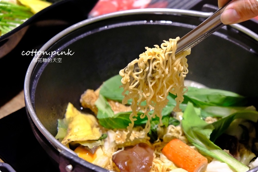 台中吃到飽這家也很狂~八種肉肉任你點,一宮壽喜燒也有火鍋吃到飽喔! 台中吃到飽這家也很狂~八種肉肉任你點,一宮壽喜燒也有火鍋吃到飽喔!