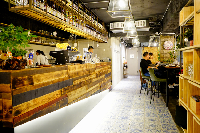 美食|台北 Schumann’s Bistro No. 6 舒曼六號餐館(南京店) 德國豬腳、黑白啤酒 南京復興、小巨蛋聚餐餐廳推薦!