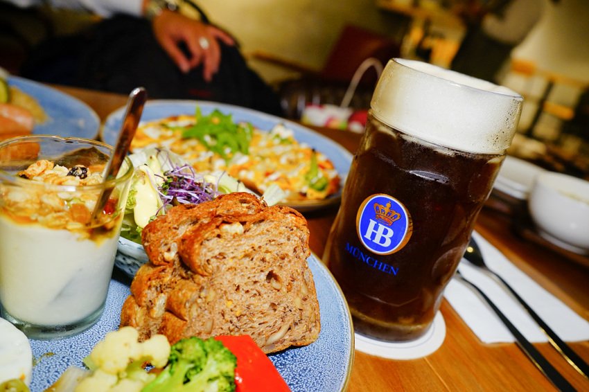 美食|台北 Schumann’s Bistro No. 6 舒曼六號餐館(南京店) 德國豬腳、黑白啤酒 南京復興、小巨蛋聚餐餐廳推薦!