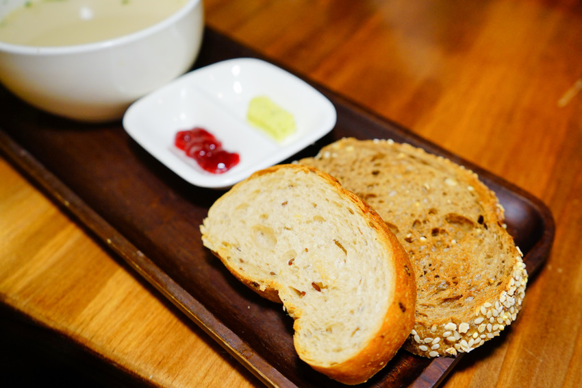 美食|台北 Schumann’s Bistro No. 6 舒曼六號餐館(南京店) 德國豬腳、黑白啤酒 南京復興、小巨蛋聚餐餐廳推薦!