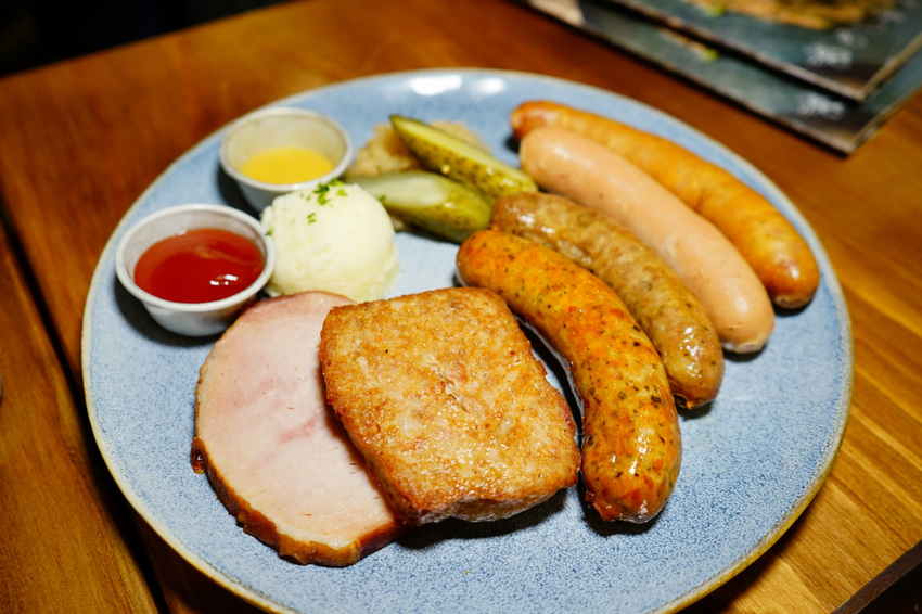 美食|台北 Schumann’s Bistro No. 6 舒曼六號餐館(南京店) 德國豬腳、黑白啤酒 南京復興、小巨蛋聚餐餐廳推薦!