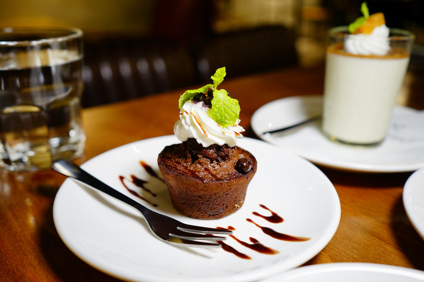 美食|台北 Schumann’s Bistro No. 6 舒曼六號餐館(南京店) 德國豬腳、黑白啤酒 南京復興、小巨蛋聚餐餐廳推薦!