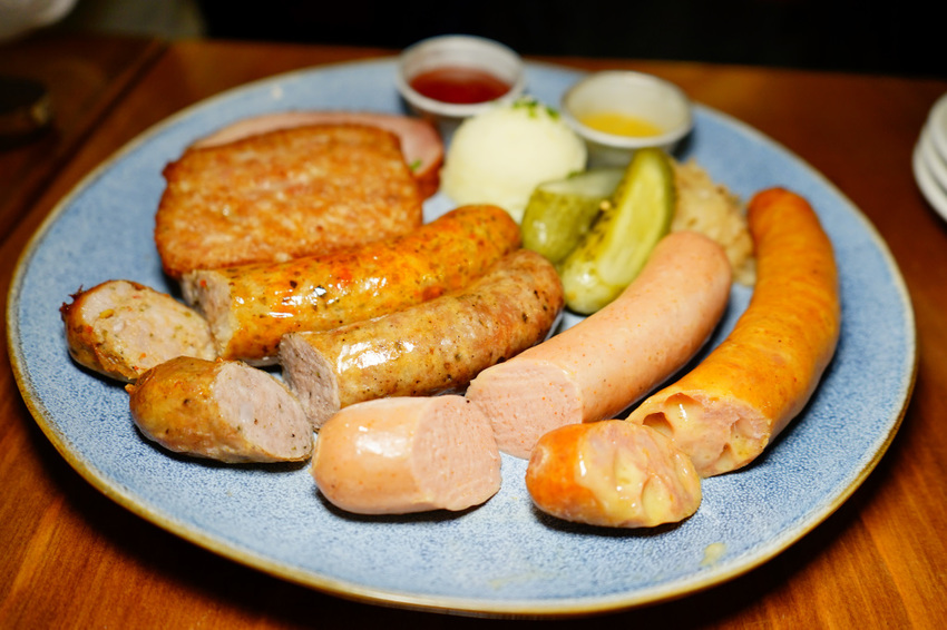 美食|台北 Schumann’s Bistro No. 6 舒曼六號餐館(南京店) 德國豬腳、黑白啤酒 南京復興、小巨蛋聚餐餐廳推薦!