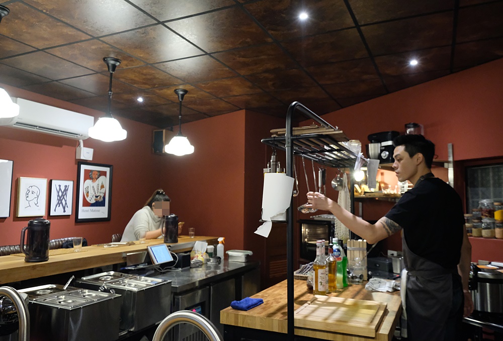 台中咖哩︳小陳故事多：馬來西亞彭于晏的家傳咖哩飯 - 金大佛的奪門而出家網誌