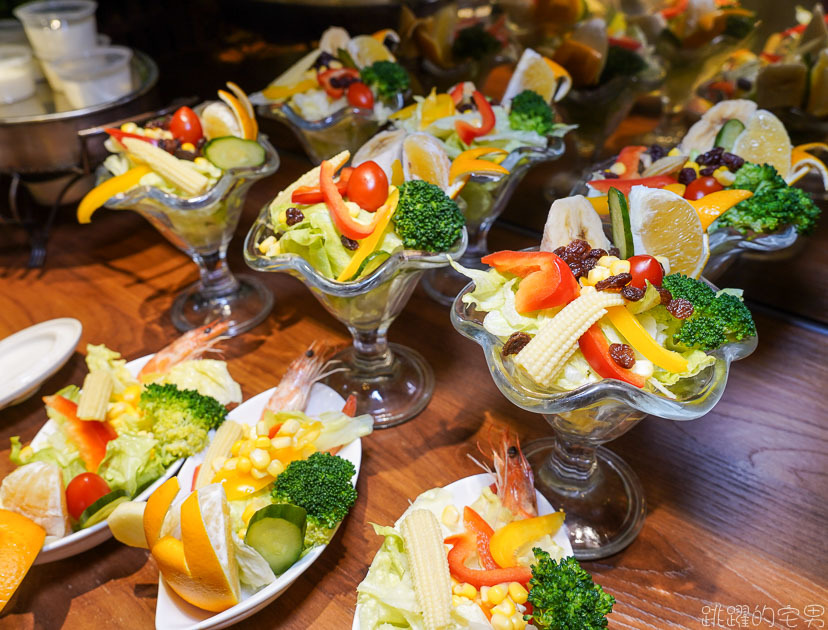 花蓮最新吃到飽! 林澤記麻辣火鍋推出中午自助餐吃到飽只要330元 螃蟹、鮮蝦 豬腳 連牛肉麵都可以無限點 招牌甜點 招牌甜點不吃會後悔 早餐也有吃到飽喔!